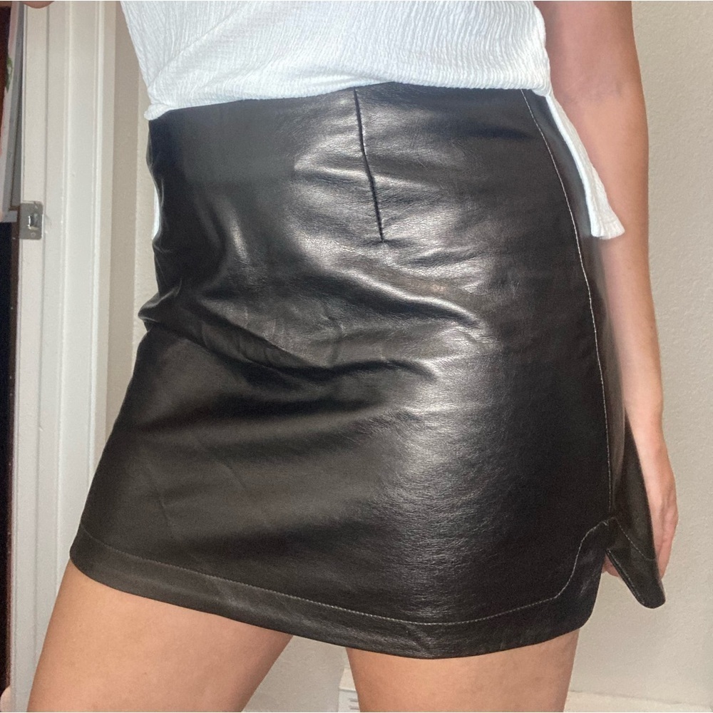 VILA Silver Faux Leather Mini Skirt Size 40 Euro US Medium